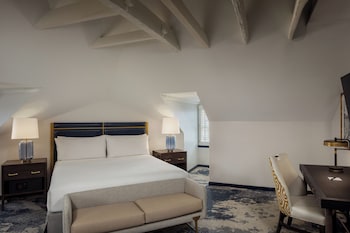 Deluxe Room, 1 King Bed
