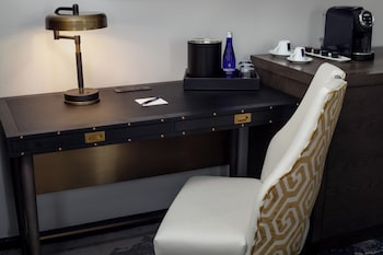 Room, 2 Queen Beds, Accessible (Mobility & Hearing, 3x3 Shower)
