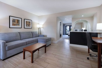 Studio Suite, 2 Double Beds, Non Smoking, Pool View