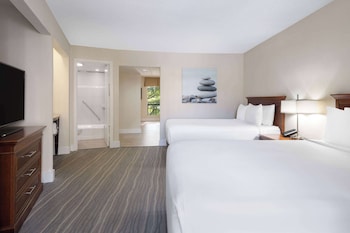 Studio Suite, 2 Double Beds, Non Smoking, Pool View