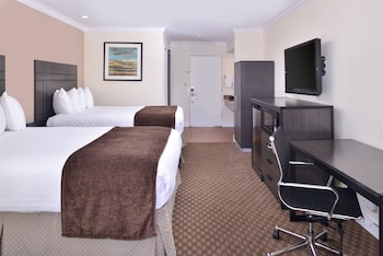Standard Room, 2 Queen Beds, Non Smoking, Balcony