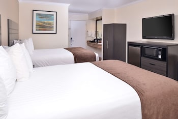 Standard Room, 2 Queen Beds, Non Smoking, Balcony