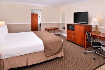 Standard Room, 1 King Bed, Non Smoking, Refrigerator & Microwave