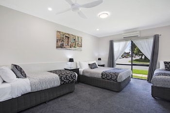 Standard Room, Multiple Beds, Non Smoking