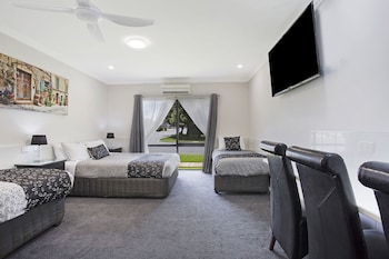 Standard Room, Multiple Beds, Non Smoking
