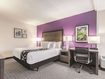 Deluxe Room, 1 King Bed, Accessible, Non Smoking (Mobility/Hearing Impaired Accessible)