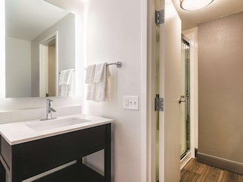 Deluxe Room, 1 King Bed, Non Smoking