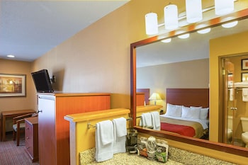 Standard Room, 2 Queen Beds, Non Smoking