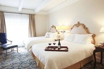 Deluxe Room, 2 Queen Beds, Roll-in Shower