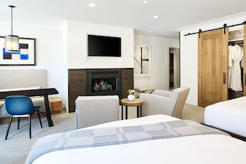 Room, 1 King Bed (Town Side)