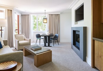 Suite, 1 Bedroom (Town Side)