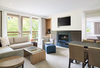 Suite, 2 Bedrooms (Town Side)