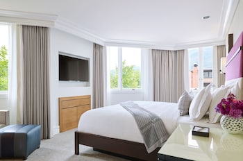 Suite, 2 Bedrooms (Town Side)