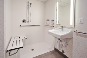 Standard Room, 1 King Bed, Mobility Accessible (Communications)