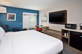 Standard Room, 1 King Bed