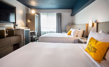 Room, 2 Queen Beds, City View
