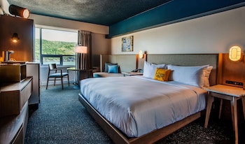 Superior Room, 1 King Bed, Harbor View