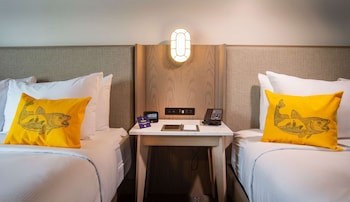 Room, 2 Queen Beds, City View