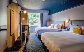Room, 2 Queen Beds, City View