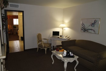 Deluxe Suite, 2 Double Beds, Non Smoking