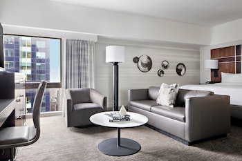 Premier Room, 1 King Bed with Sofa bed, Corner (Mobility Accessible, Tub)