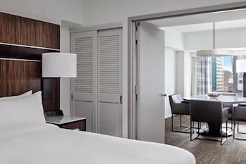 Executive Suite, 1 King Bed with Sofa bed (M Club Lounge Access)