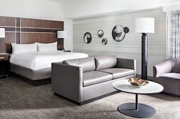 Deluxe Suite, 1 Bedroom (1 King Bed, Sofa Bed)