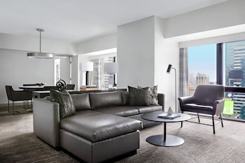 Executive Suite, 1 King Bed with Sofa bed (M Club Lounge Access)