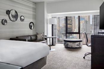 Room, 1 King Bed (Mobility/Hearing Access, Roll-in Shwr)