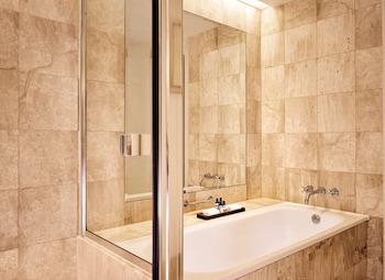 Suite, 1 King Bed (Regency)