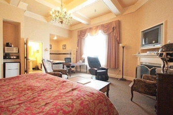 Standard Room, 1 King Bed, Non Smoking, Jetted Tub