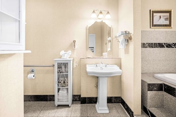 Standard Room, 1 King Bed, Non Smoking, Jetted Tub (Oversized Room)