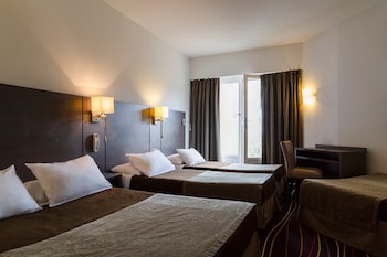 Triple Room, 1 queen bed and 1 single bed