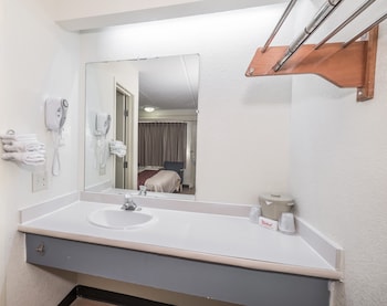 Deluxe Room, 2 Queen Beds, Non Smoking