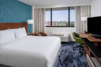 Room, 1 King Bed, Hearing Accessible (Roll-in Shower)