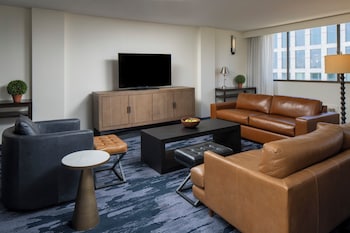Suite, 1 Bedroom, Hearing Accessible (High Floor, Roll-in Shower)