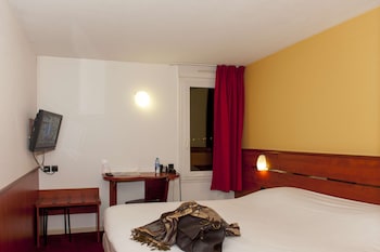 Comfort Room, Connecting Rooms