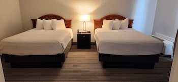 Family Suite, 2 Queen Beds, Non Smoking