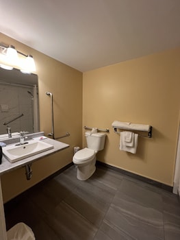 Room, 1 Queen Bed, Accessible, Non Smoking (Mobility,Tub w/Grab Bars)