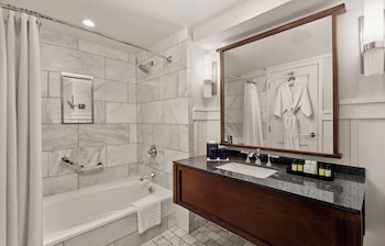 Suite, 1 King Bed (Chancellors)