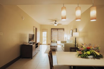 One Bedroom Deluxe 1 King