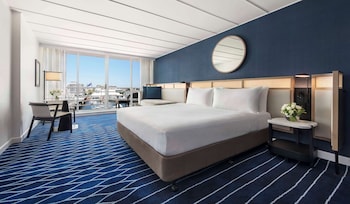 Room, 1 King Bed, Balcony, Darling Harbor View
