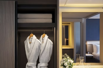 Room, 2 Twin Beds, Darling Harbor View