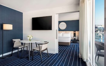 Executive Suite, Harbor View