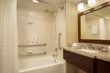 Room, 1 King Bed (Mobility Accessible, Tub)