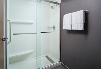 Suite, 1 Bedroom (Hearing Accessible)