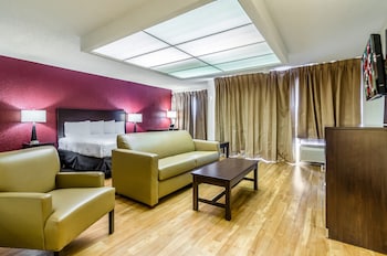 Suite (2 Double Beds w/Sofa Bed, Smoke Free)