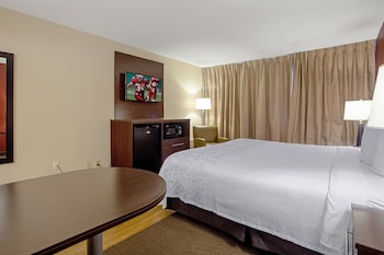 Deluxe Room, 1 King Bed, Poolside (Smoke Free)