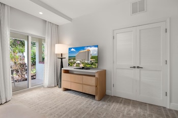 Suite, 1 King Bed (Villa)