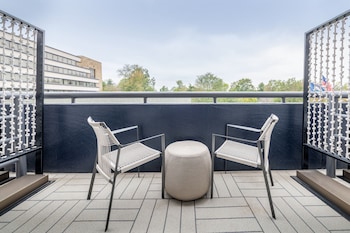 Room, 1 King Bed, Balcony